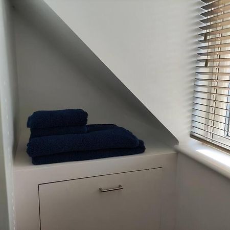 The Old Bar In Wiltshire - 1 Bedroom Guesthouse Chippenham  Zewnętrze zdjęcie