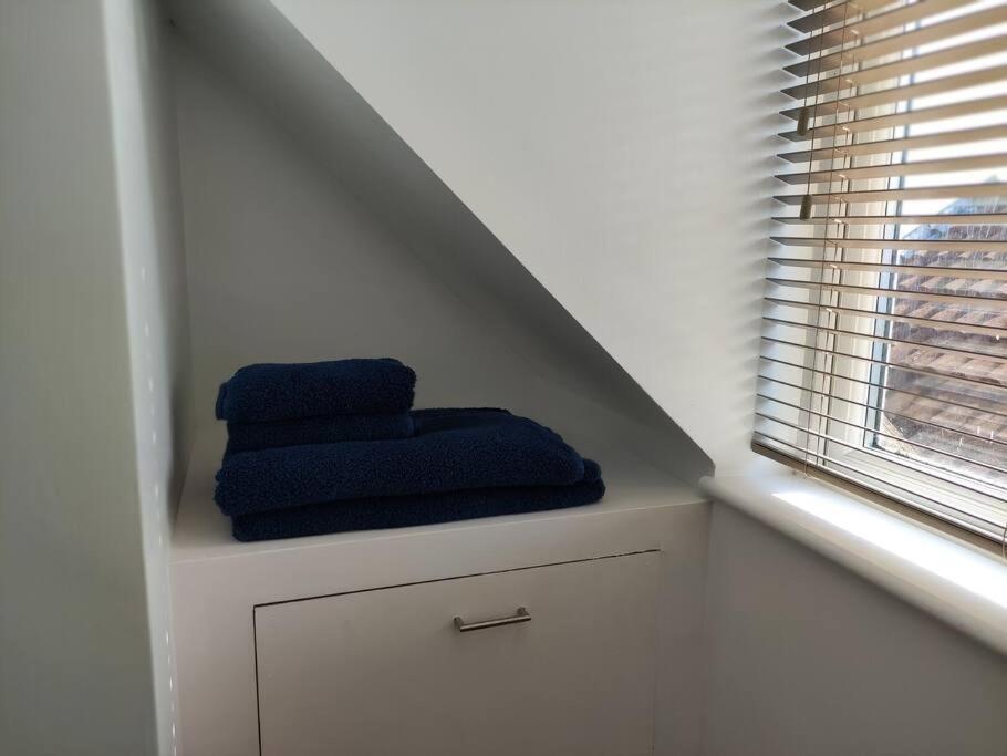 The Old Bar In Wiltshire - 1 Bedroom Guesthouse Chippenham  Zewnętrze zdjęcie