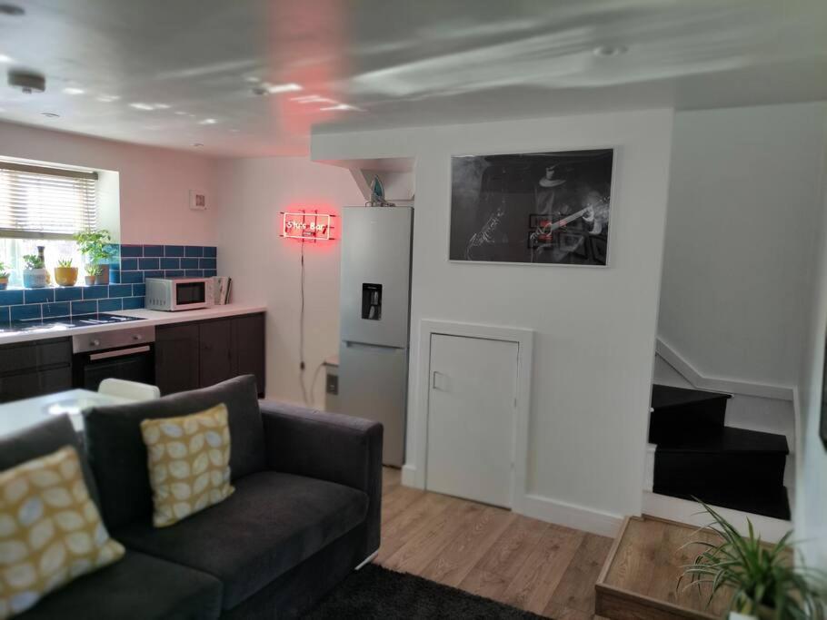 The Old Bar In Wiltshire - 1 Bedroom Guesthouse Chippenham  Zewnętrze zdjęcie