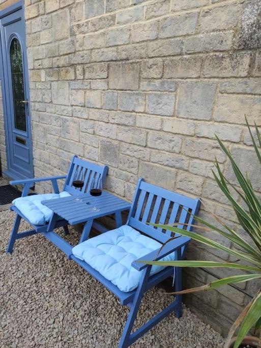 The Old Bar In Wiltshire - 1 Bedroom Guesthouse Chippenham  Zewnętrze zdjęcie